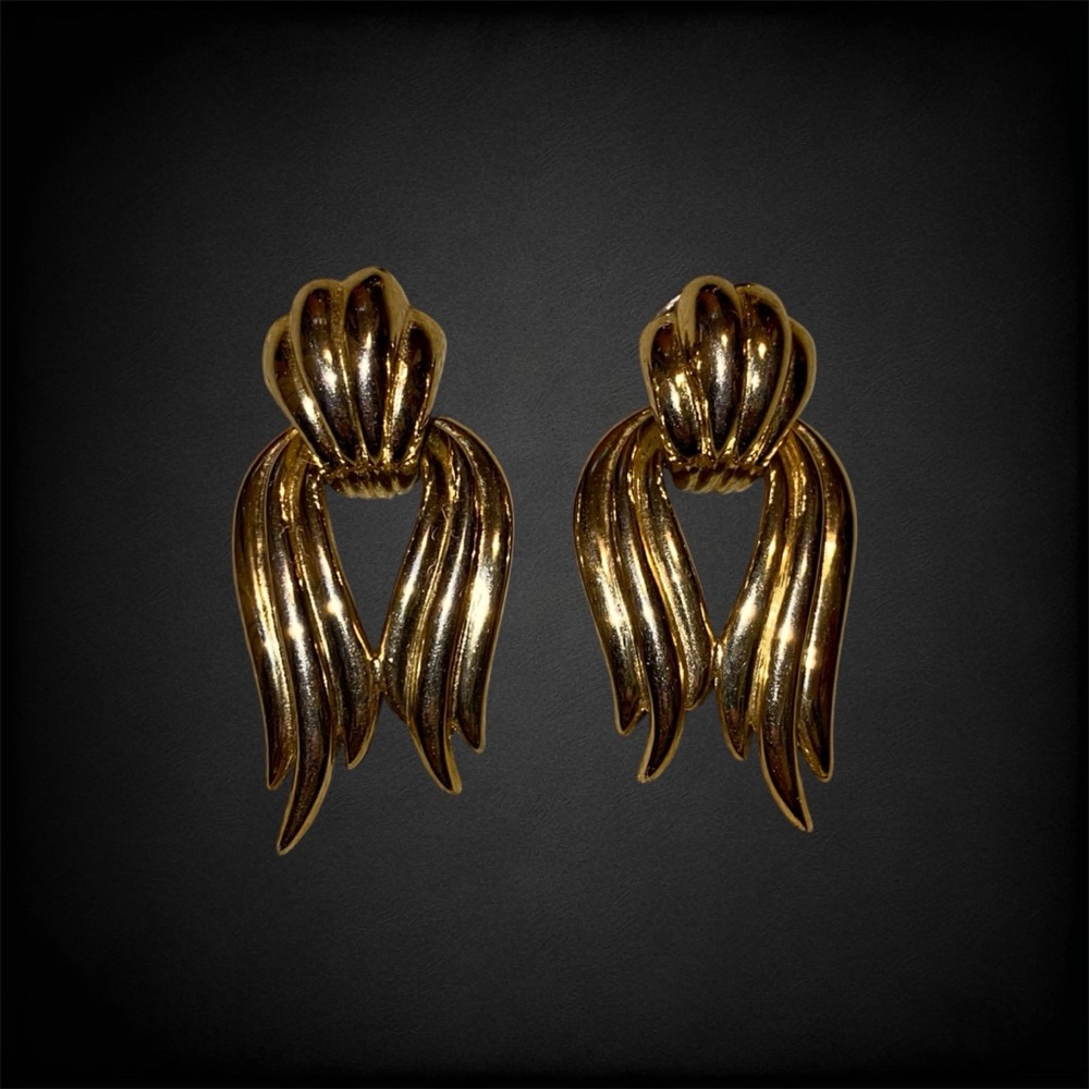 Vintage Gold-Toned Earrings Bundle - Picture 7 of 8